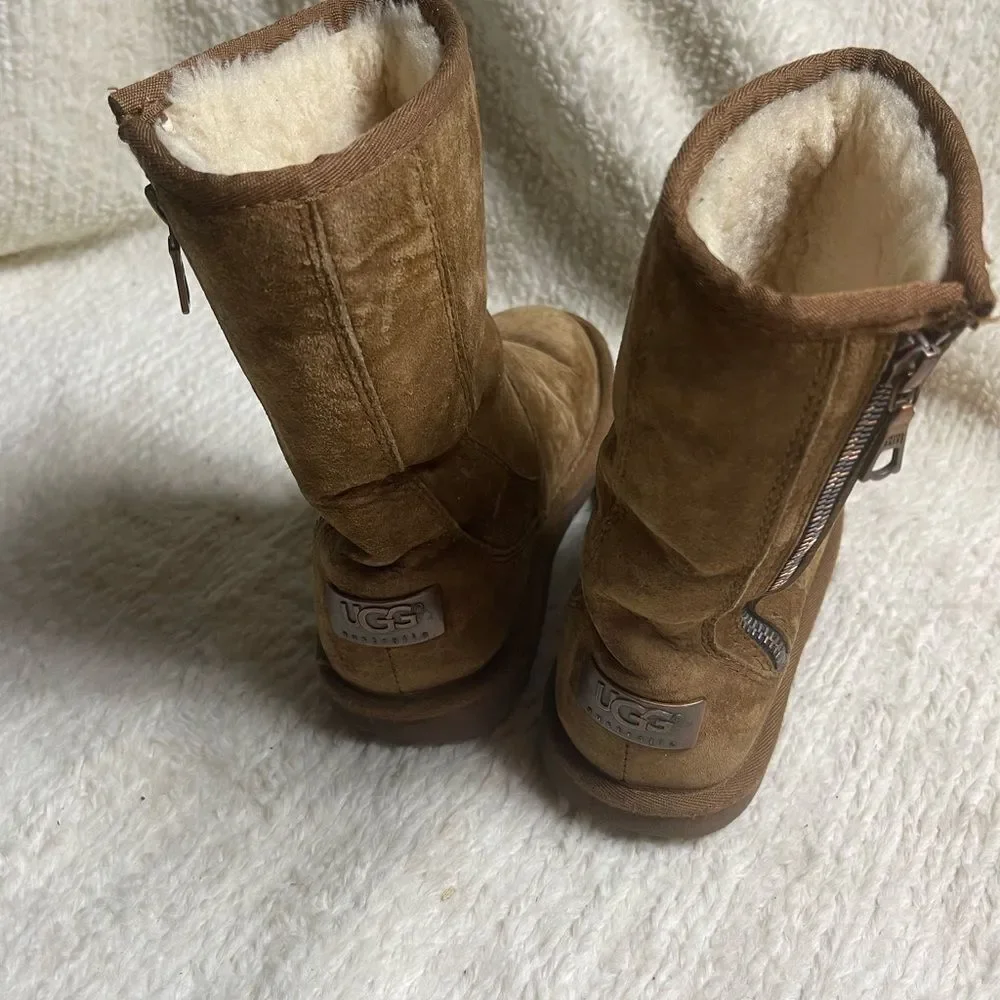 UGG Australia Mayfair Brown Suede Shearling Boots SZ6 side zipper rubber soles.